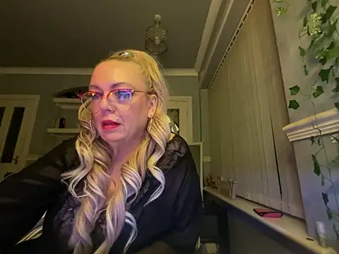 BonnyDesire's cam snapshot