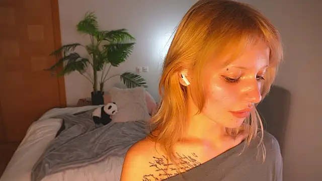 NaomiRosy's cam snapshot