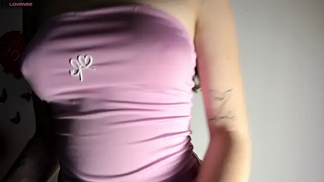 IsHollybennett's cam snapshot