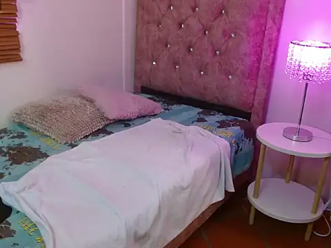 emma_antury's cam snapshot