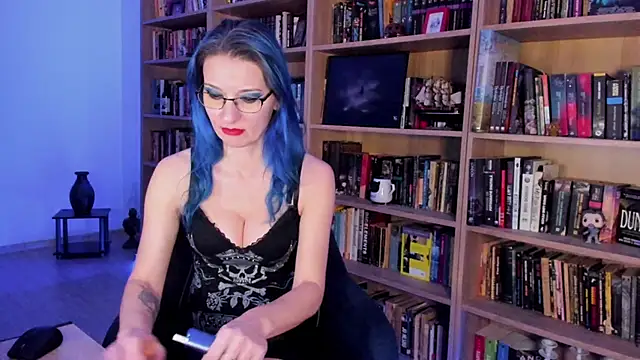 Queen_of_Hearts1's cam snapshot