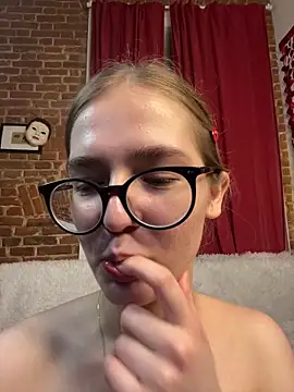 MyKittySayMeow live sex cam