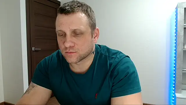 B-L-O-N-D's cam snapshot