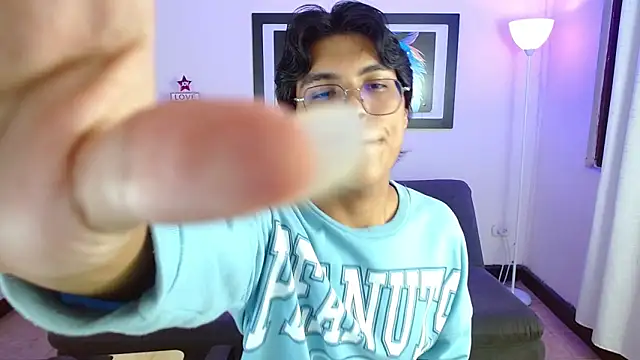 Maecum18 live sex cam