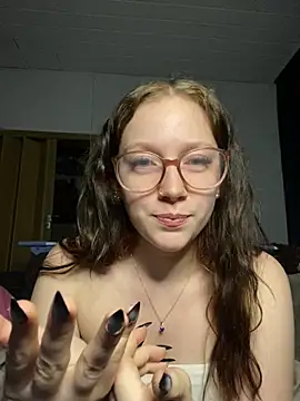 YoungLisaa18 live sex cam