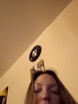 KattyLuuu's cam snapshot