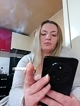 HotStepmommy4's cam snapshot