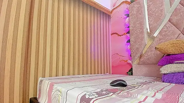 emily_velvet__'s cam snapshot