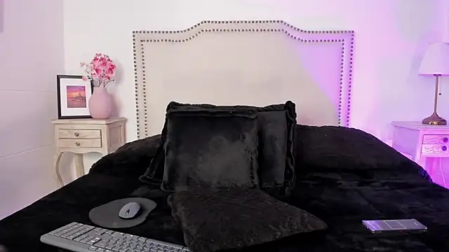 Charlote_Harper's cam snapshot