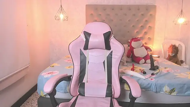 Valeryn_Hoot's cam snapshot