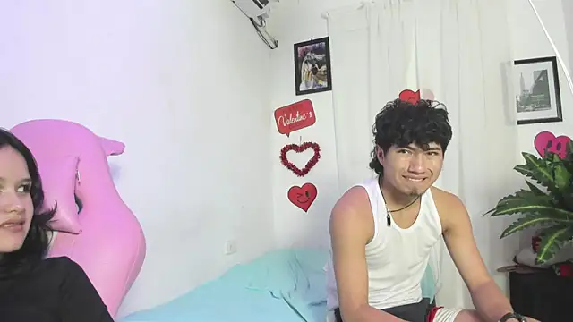 Laura_and_Kevin's cam snapshot