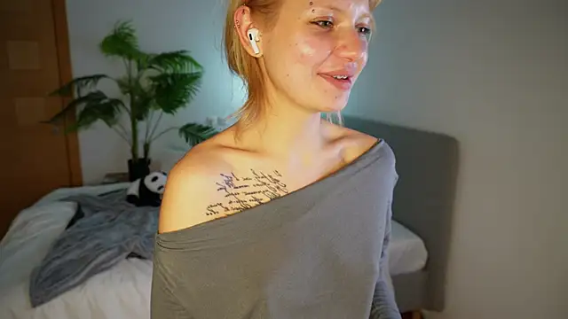 NaomiRosy's cam snapshot