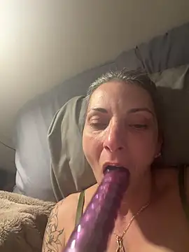 cumguzzler143's cam snapshot