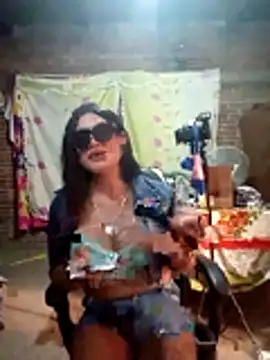 yovana13 live sex cam