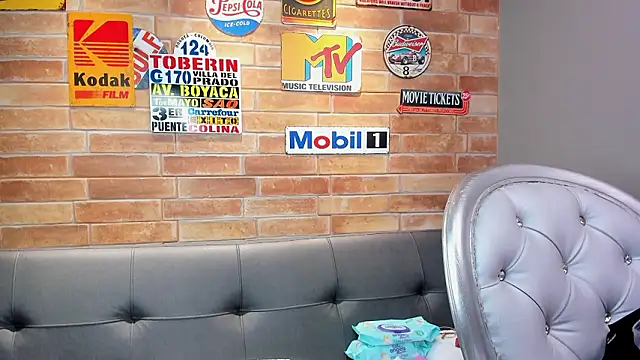 foxy_sharlotte's cam snapshot