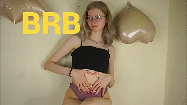 ToyaPletz live sex cam