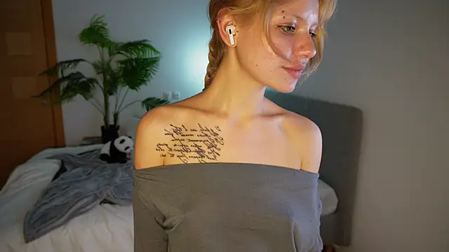 NaomiRosy's cam snapshot