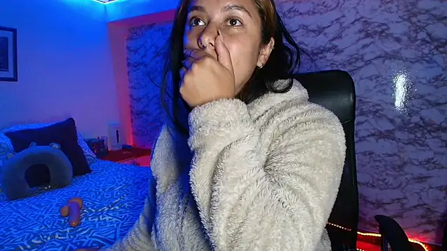 Camila_IRoose's cam snapshot