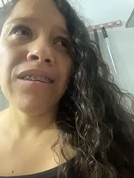 mila_bloom_'s cam snapshot