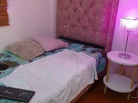 emma_antury's cam snapshot