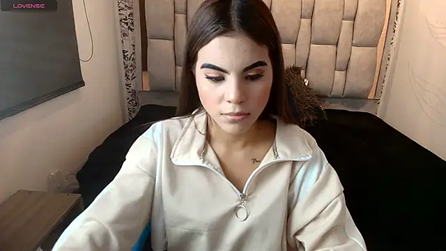 Emily__Cute__'s cam snapshot