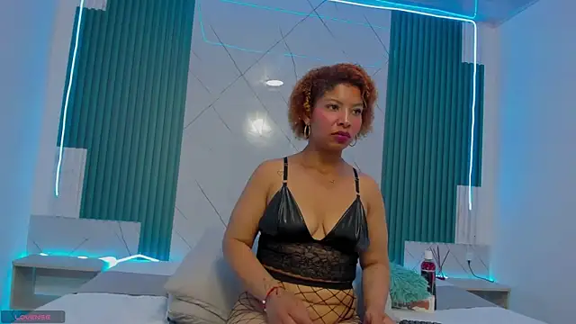 Shantall-blue's cam snapshot