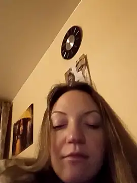 KattyLuuu's cam snapshot