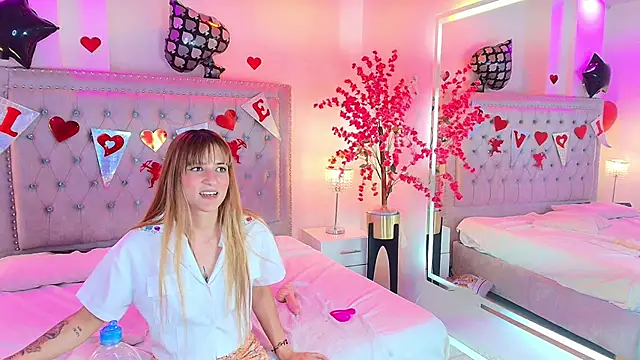 Juliieta_gray's cam snapshot