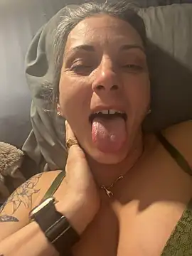 cumguzzler143's cam snapshot