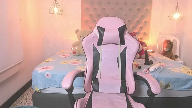 Valeryn_Hoot's cam snapshot