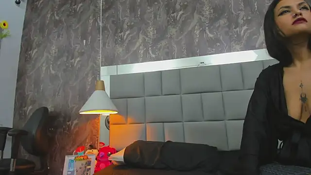 yiyisandoval's cam snapshot