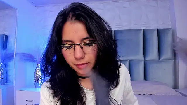 HollyPeach's cam snapshot