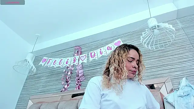 rossy_roose's cam snapshot