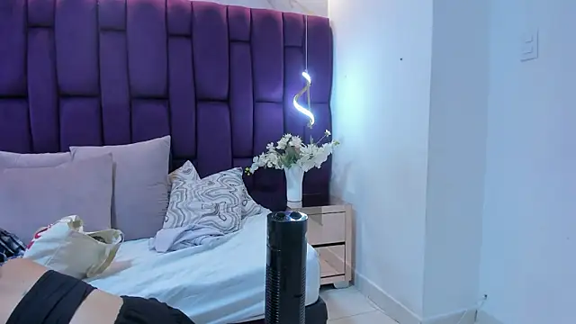 crystalstonee's cam snapshot