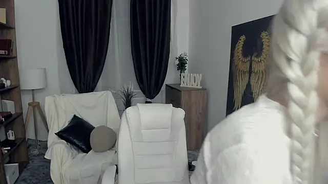 KristalCrowner live sex cam