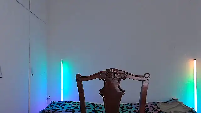 HoneyValentine live sex cam