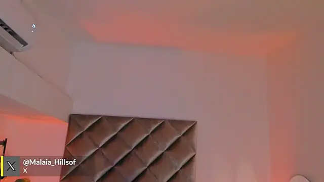 malaia_hills live sex cam