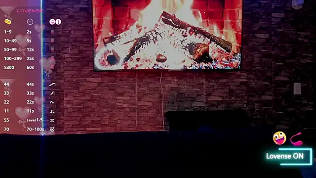 Charlotte_greys's cam snapshot