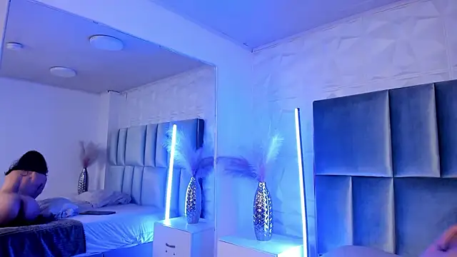 HollyPeach's cam snapshot