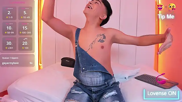 Tyler_os's cam snapshot