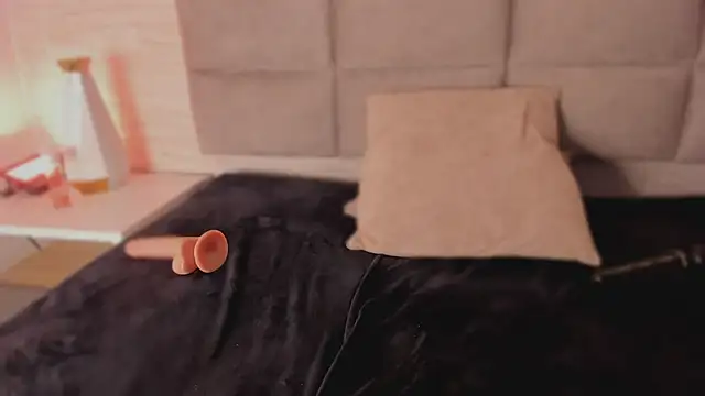 roma__lovee's cam snapshot