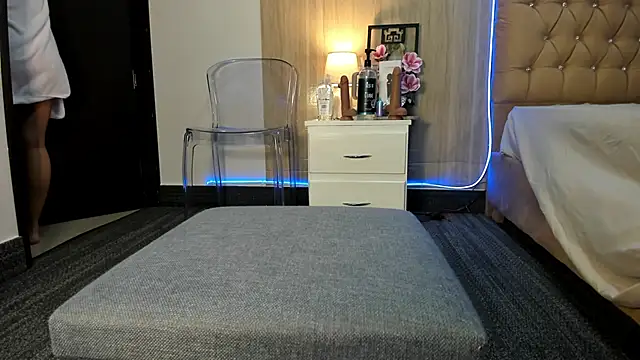 Maddyluxe live sex cam