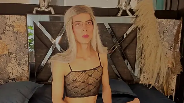 prettyboyy_13's cam snapshot