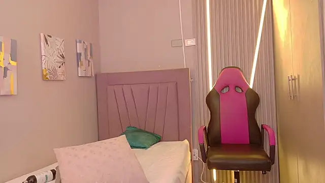 meli_peach1's cam snapshot