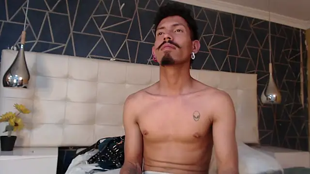 NoaahTylor live sex cam