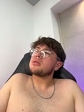 Noah_Wiliams live sex cam