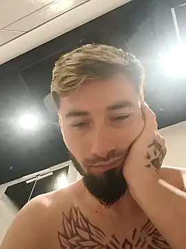 Negrila25 live sex cam