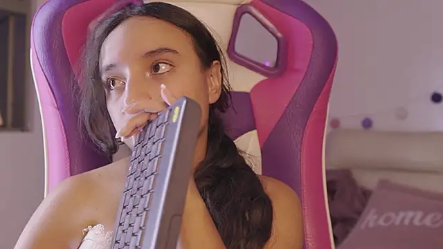 _emily_jonexs's cam snapshot