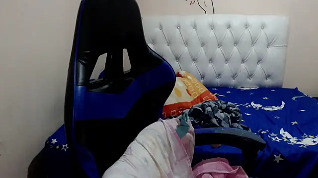 Leylafourniert's cam snapshot