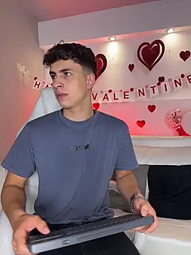 AdrianRinaldi live sex cam